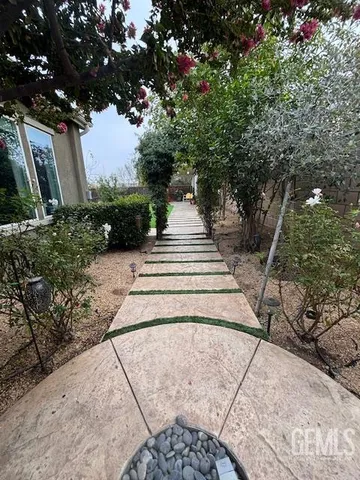 a view of a pathway of a house