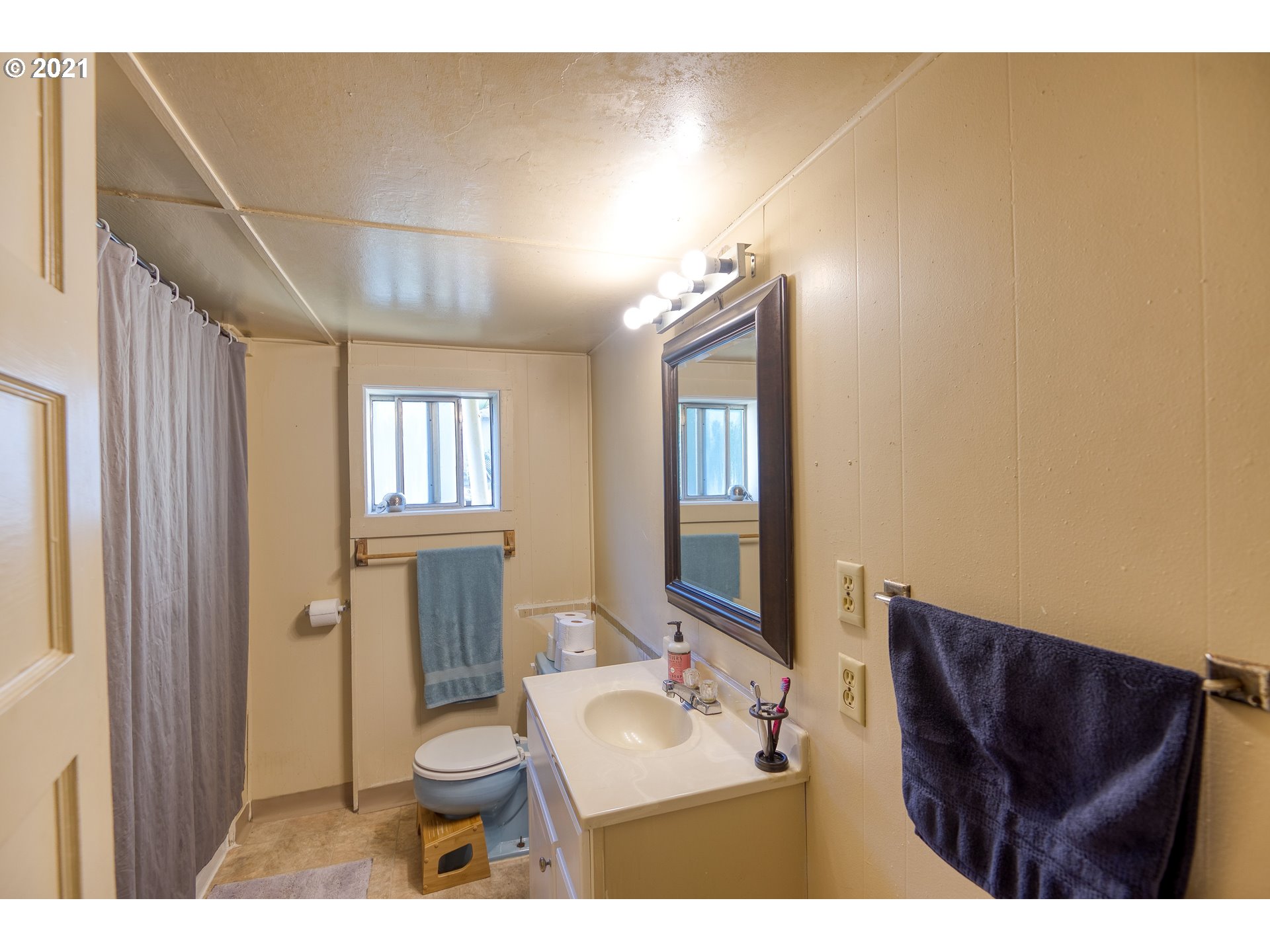 63665 Andrews Road Coos Bay, OR 97420 - Photo 17 of 32 Gallery Image 17