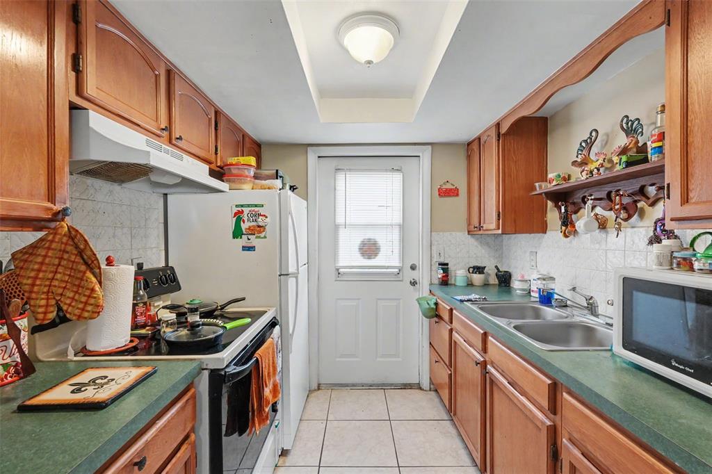5513 Oceanic Road Holiday, FL 34690 - Photo 16 of 40