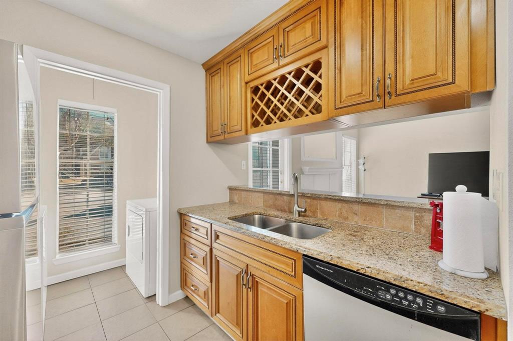 5981 Arapaho Road, Unit 901 Dallas, TX 75248 - Photo 19 of 38 a kitchen with a sink and cabinets