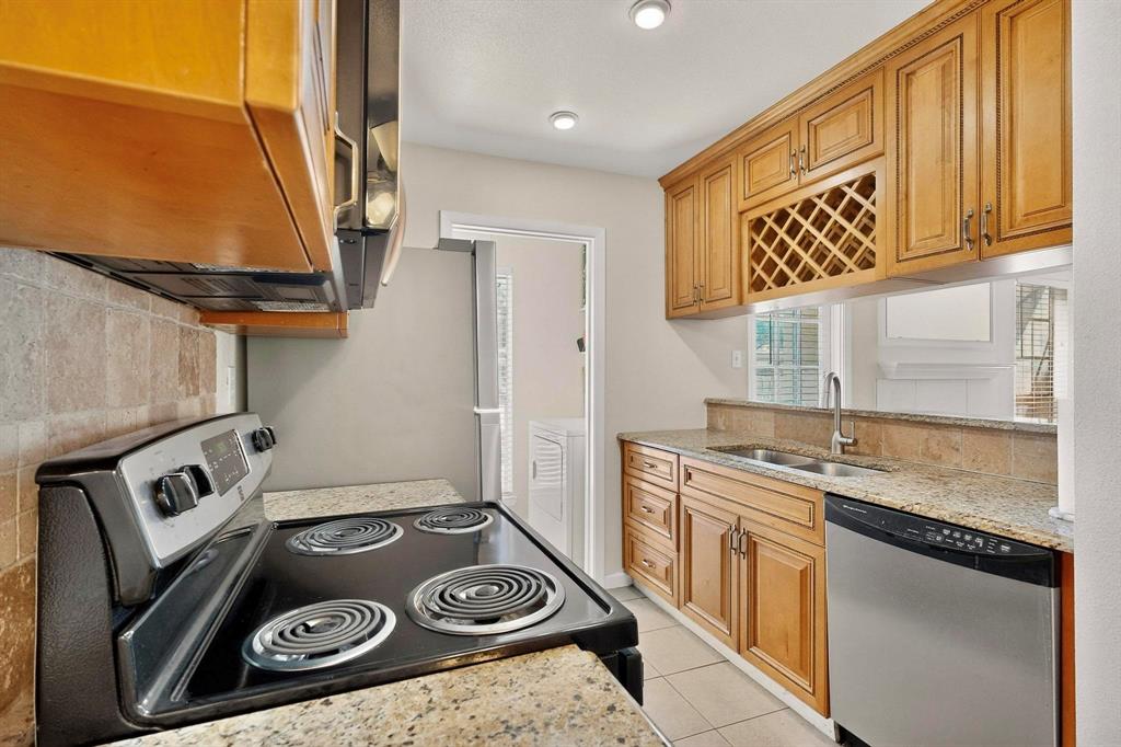 5981 Arapaho Road, Unit 901 Dallas, TX 75248 - Photo 20 of 38 a kitchen with a stove and a sink