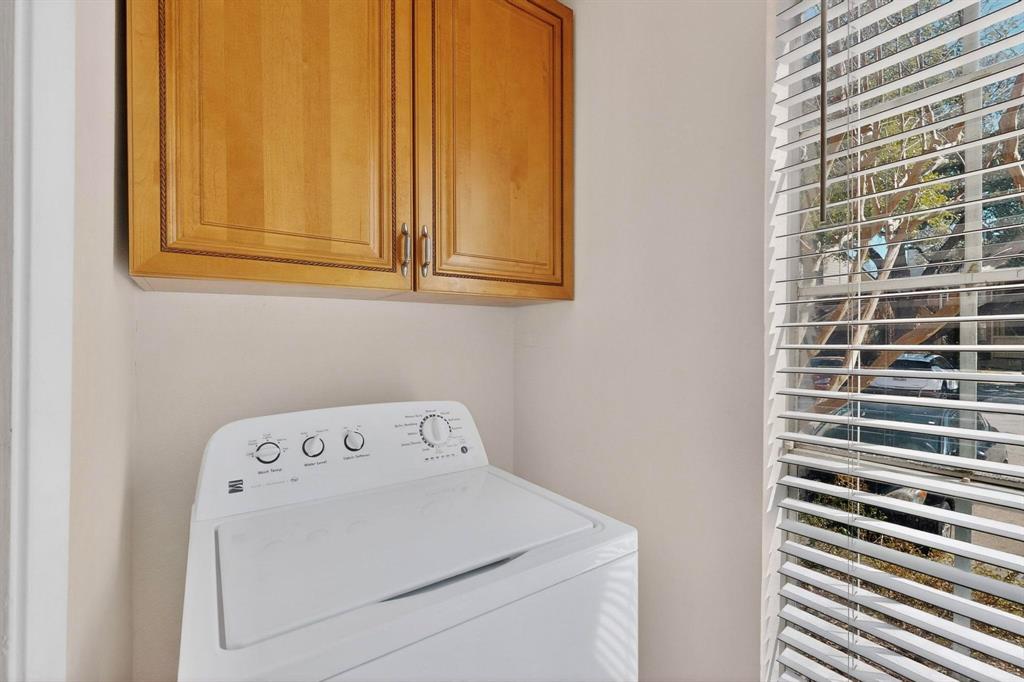 5981 Arapaho Road, Unit 901 Dallas, TX 75248 - Photo 22 of 38 a utility room with dryer and washer