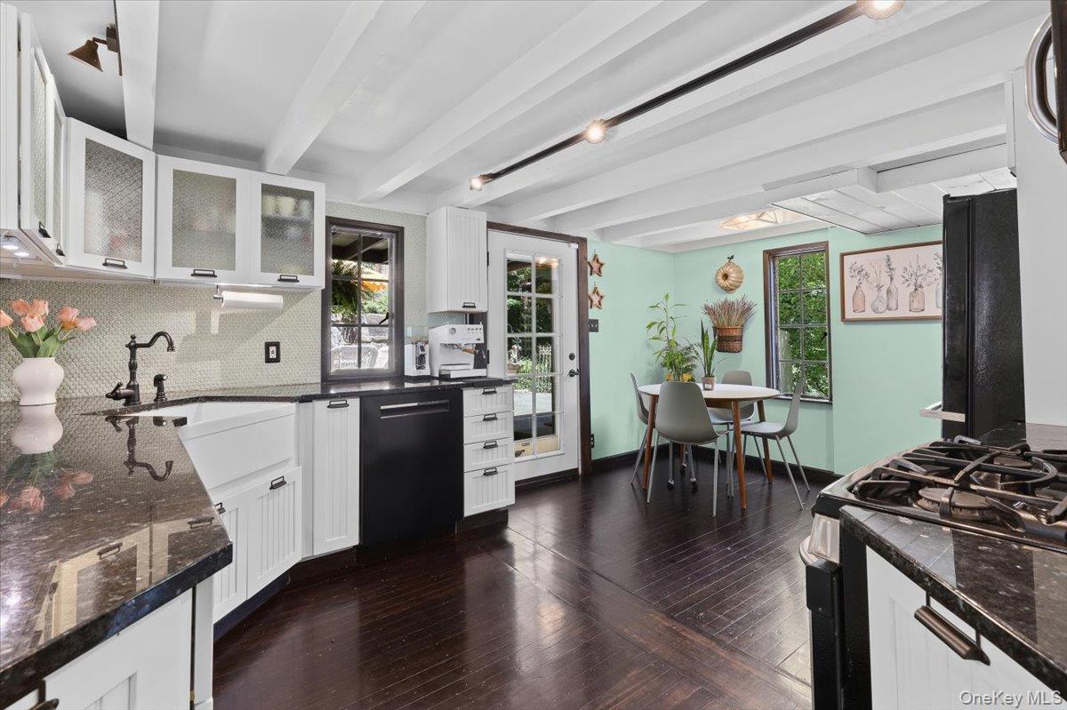 220 Mill River Road Chappaqua, NY 10514 - Photo 11 of 29