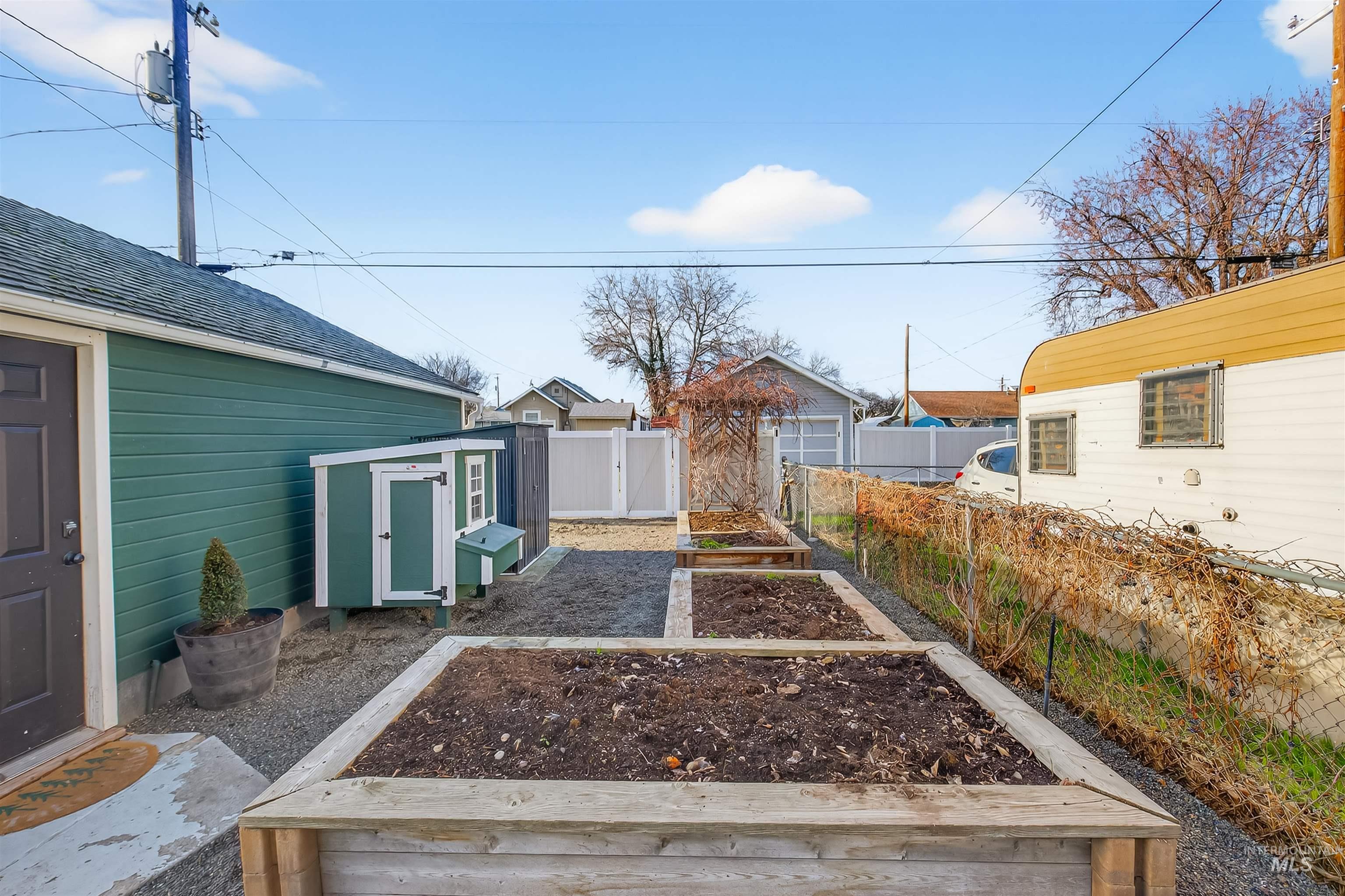 810 3rd Street Clarkston, WA 99403 - Photo 39 of 46 View of yard featuring a garden