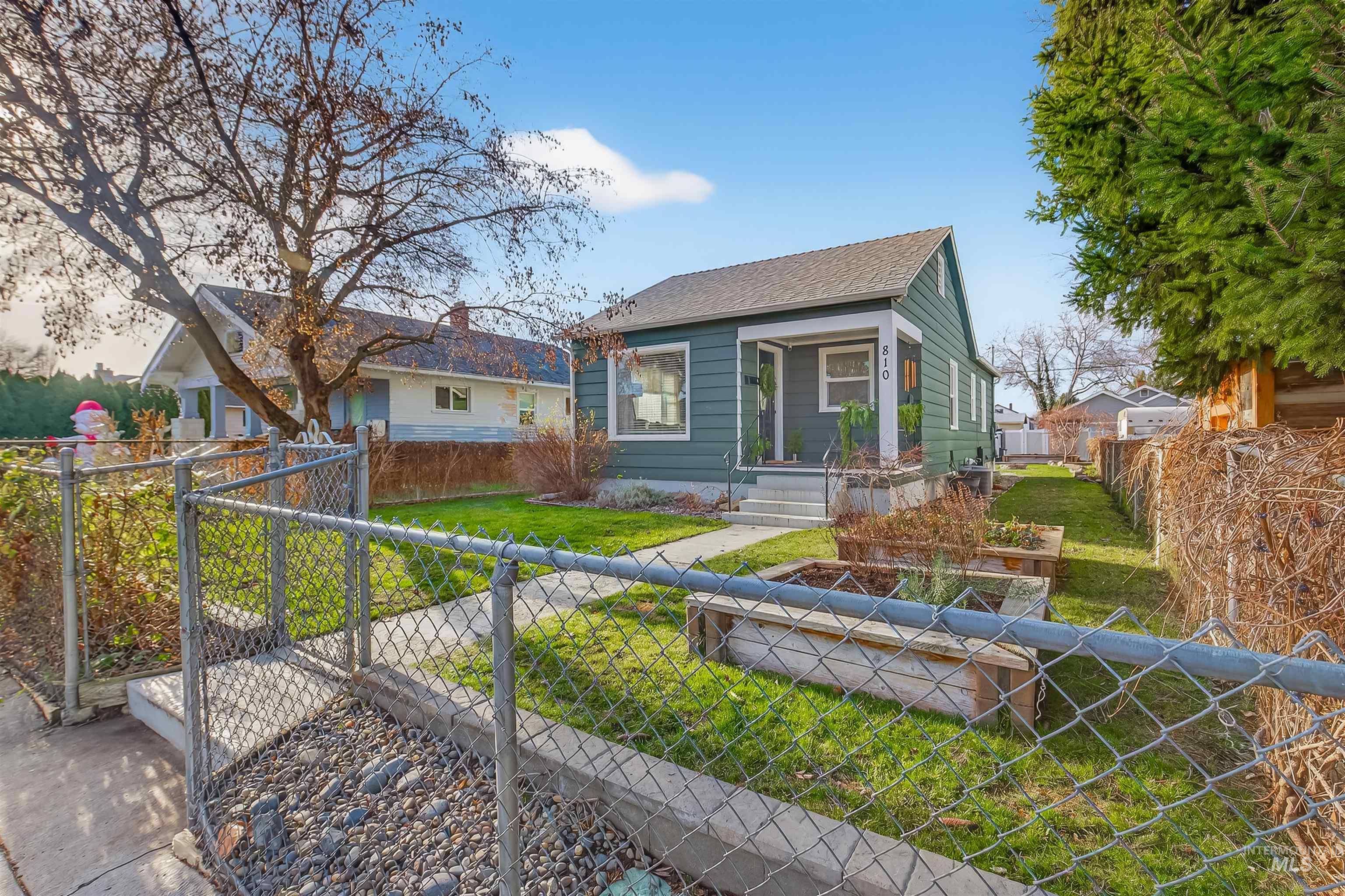 810 3rd Street Clarkston, WA 99403 - Photo 41 of 46 View of front facade featuring a shingled roof