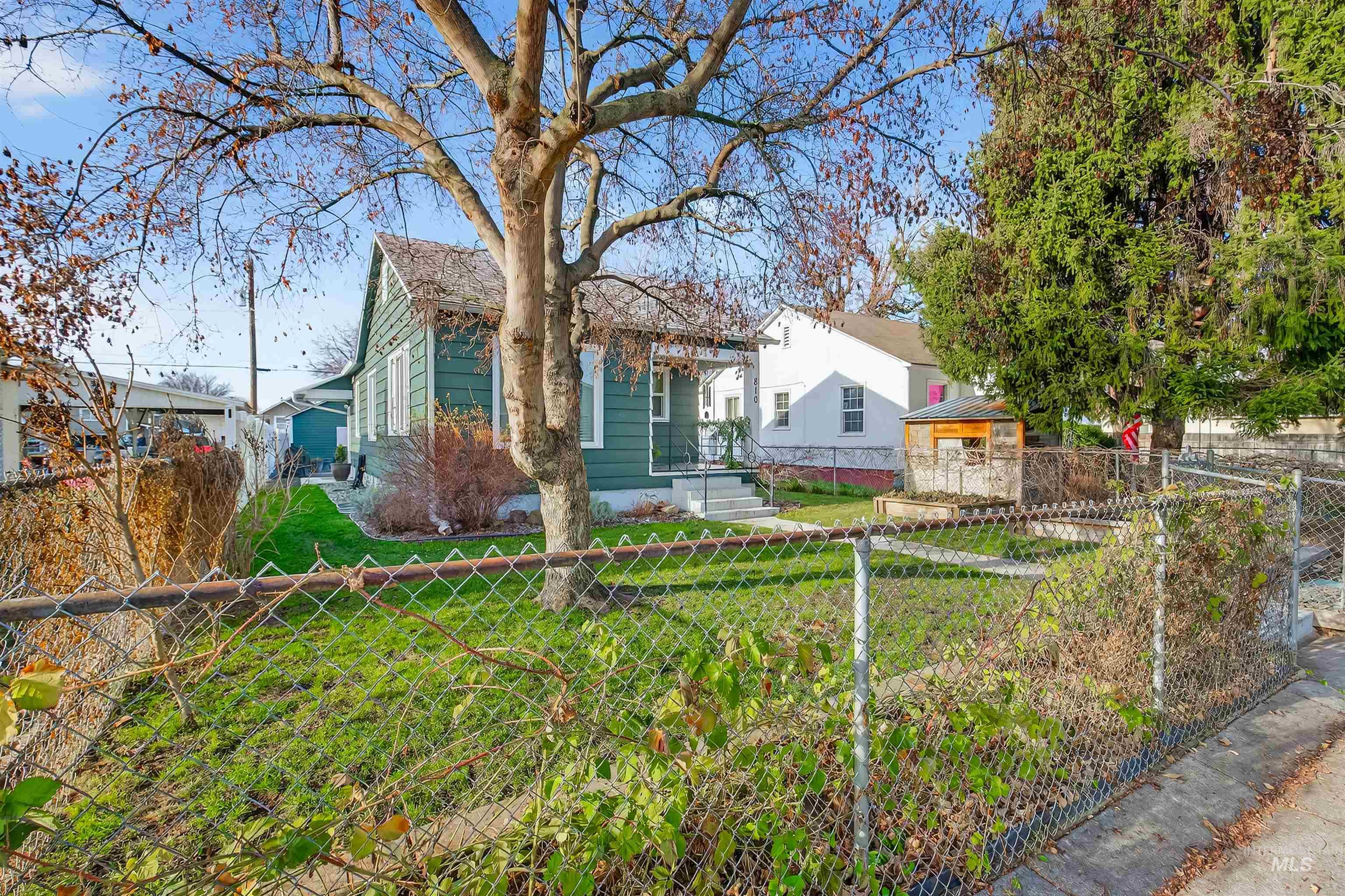 810 3rd Street Clarkston, WA 99403 - Photo 44 of 46 Bungalow-style home with a fenced front yard
