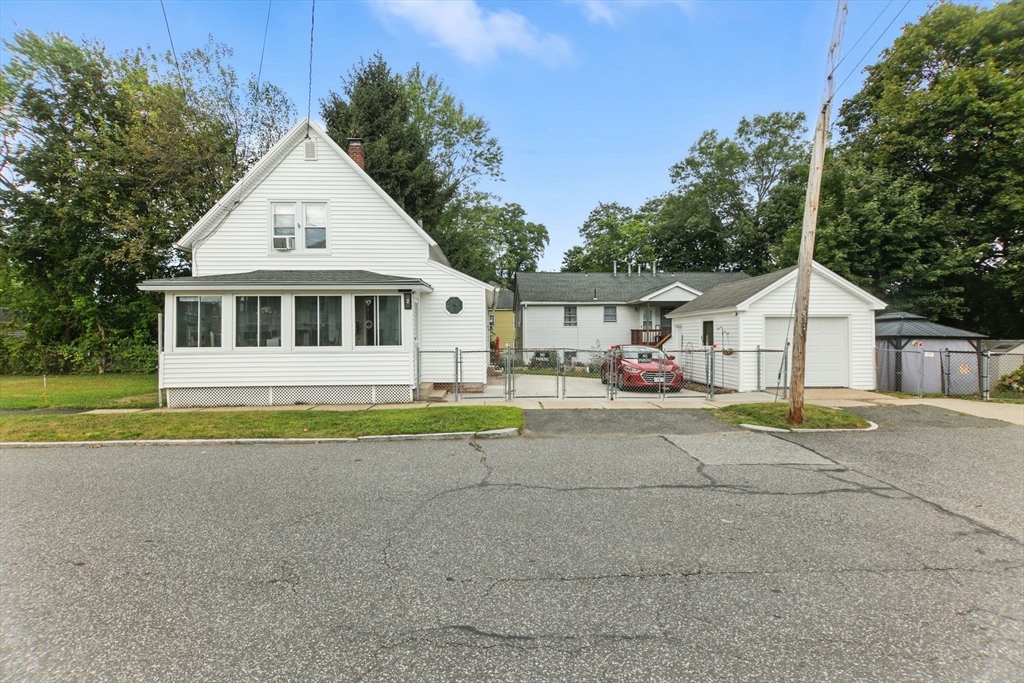 2 Lyons Street Springfield, MA 01151 - Photo 3 of 39 Gallery Image 3