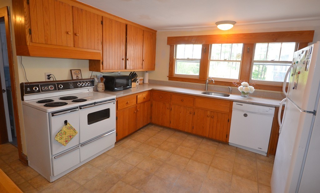 100 Pomeroy Lane Amherst, MA 01002 - Photo 7 of 30 Gallery Image 7