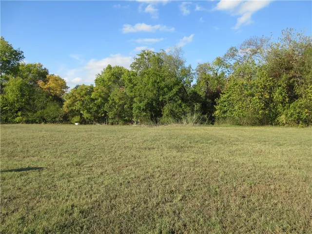 $15,000 | 107 Country Club Drive, Marlin, TX 76661