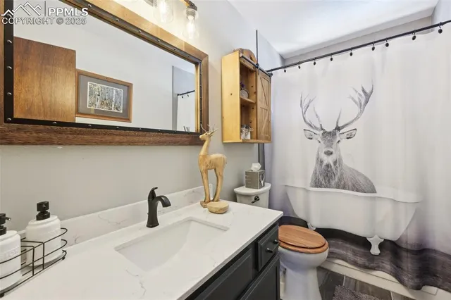 a view of a pathway of a house