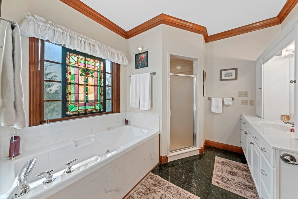 726 Paradise Ranch Road Fredericksburg, TX 78624 - Photo 14 of 38 a bathroom with a bathtub and a sink