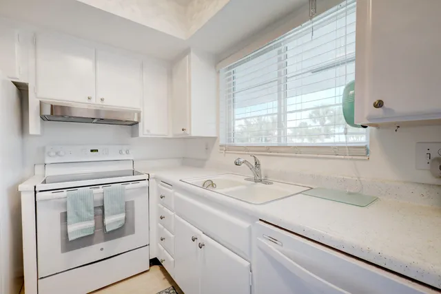 $5,500 | 50 Celestial Way, Unit 8E, Juno Beach, FL 33408