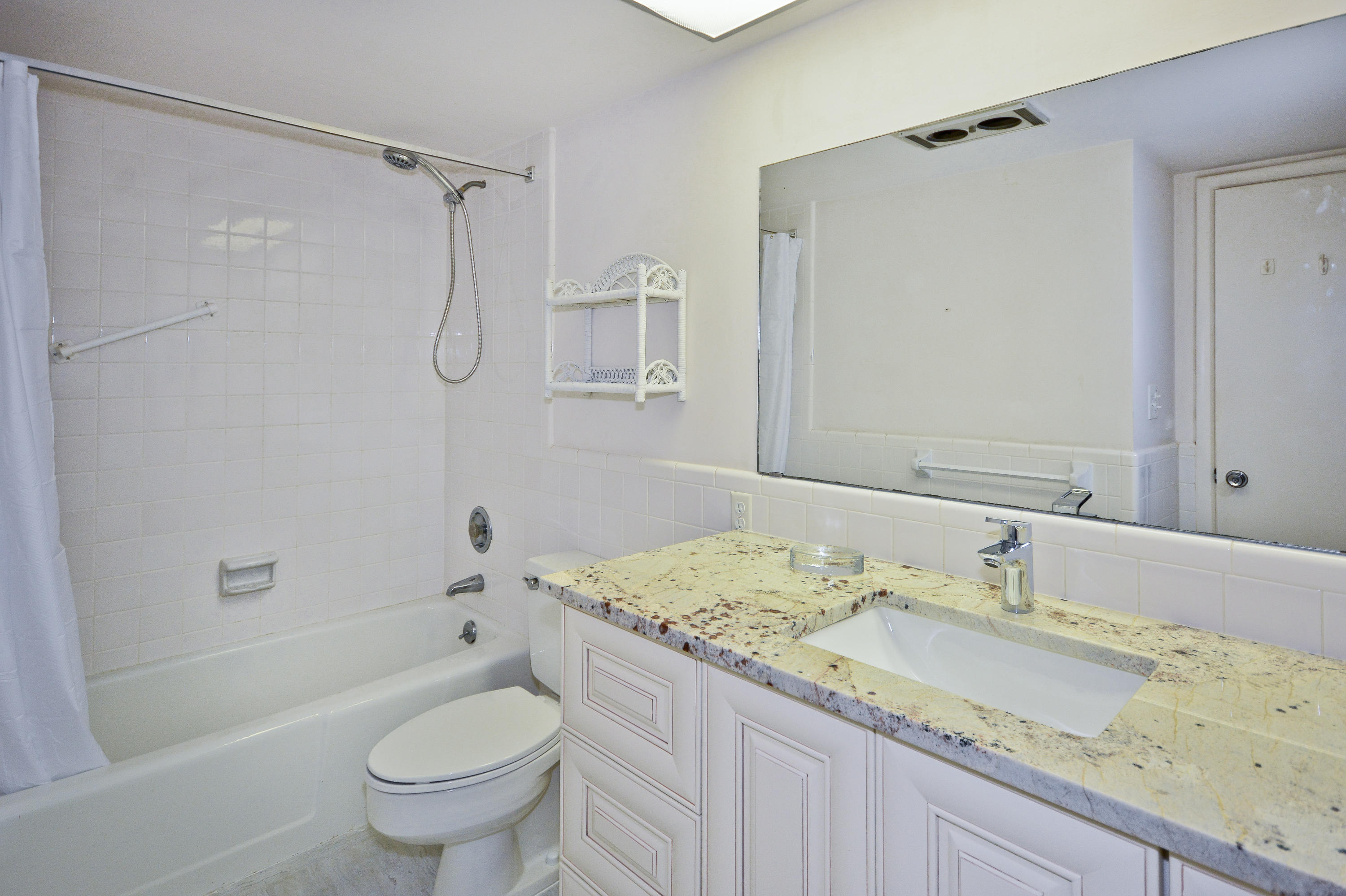 50 Celestial Way, Unit 8E Juno Beach, FL 33408 - Photo 33 of 75 Tub and Shower