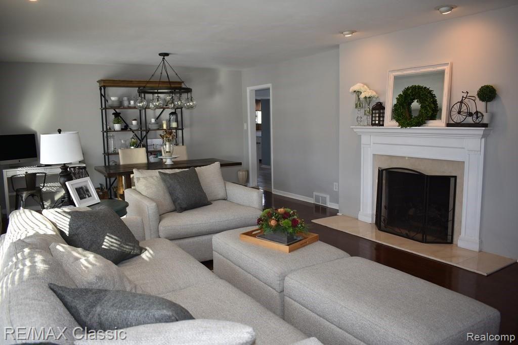 31974 Lahser Road Beverly Hills, MI 48025 - Photo 2 of 40