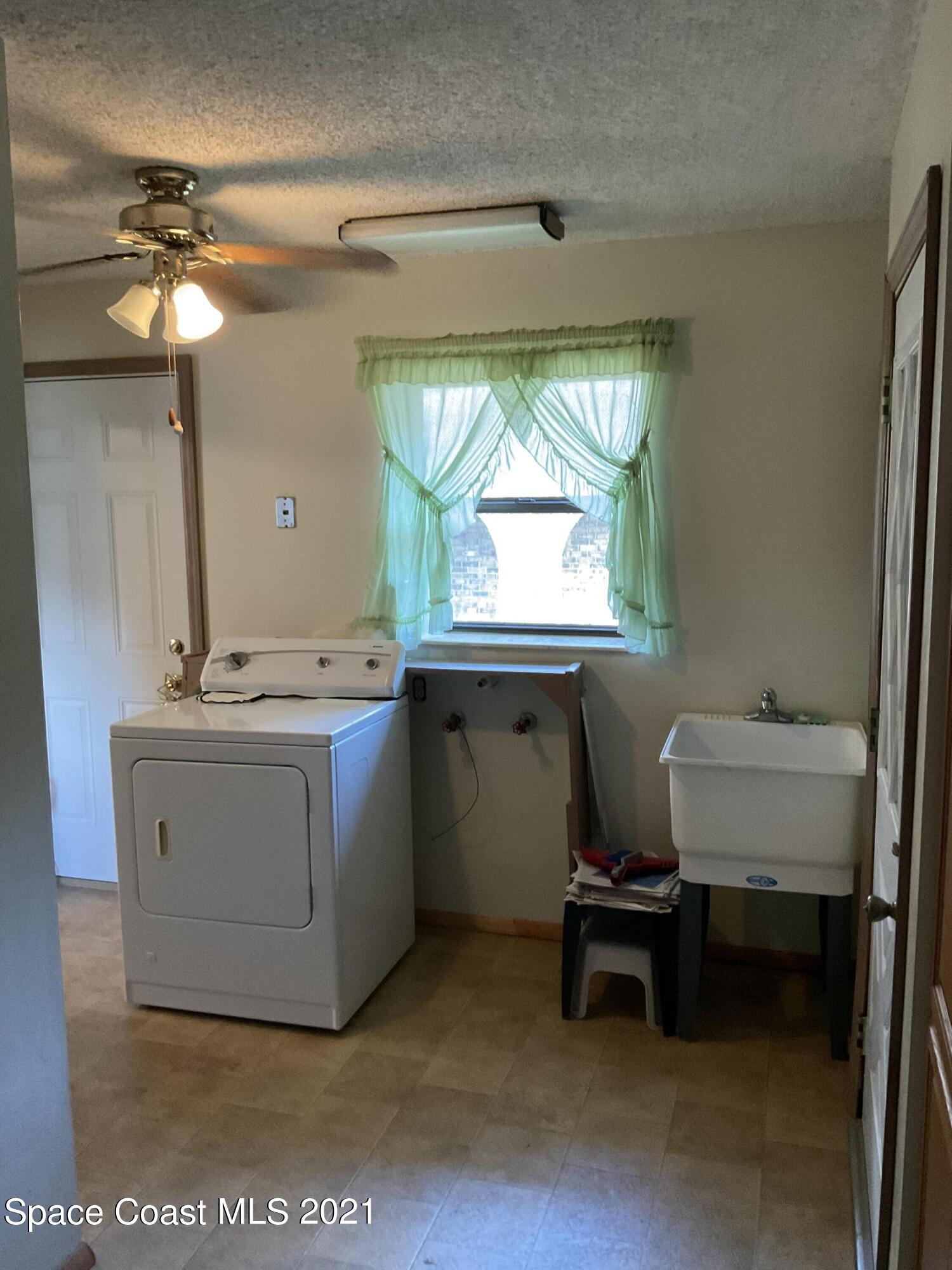 2580 Tammy Drive Mims, FL 32754 - Photo 13 of 47 a room with a mirror and a table