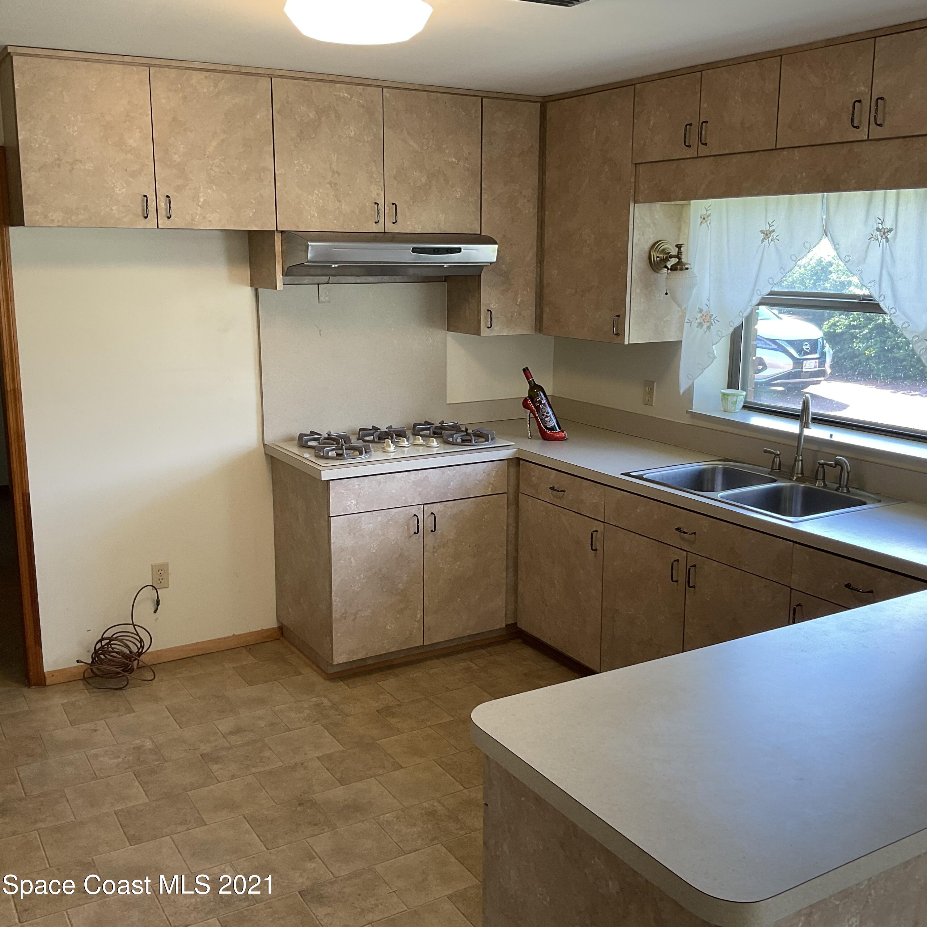 2580 Tammy Drive Mims, FL 32754 - Photo 20 of 47 a kitchen with a stove and a sink