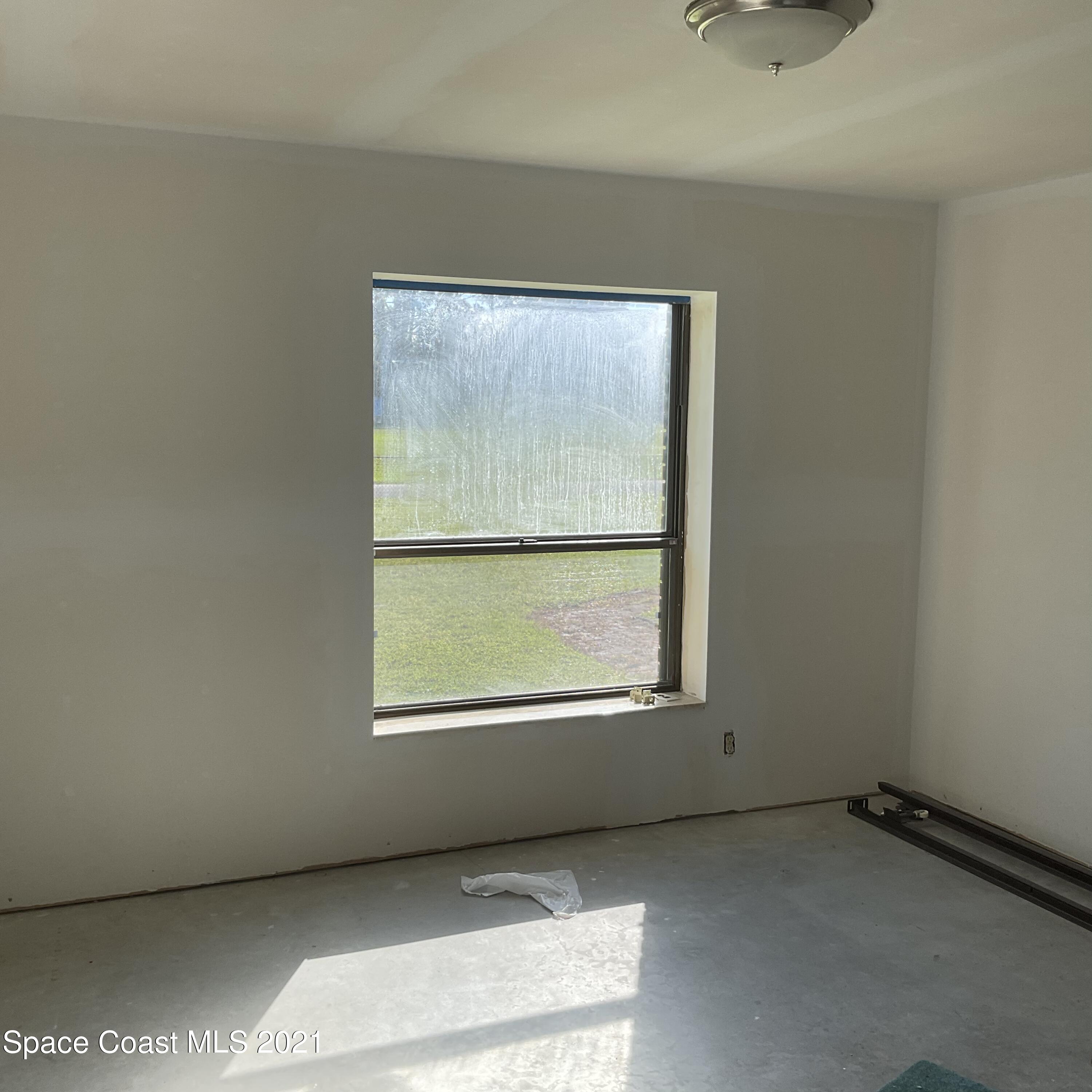 2580 Tammy Drive Mims, FL 32754 - Photo 33 of 47 an empty room with a window