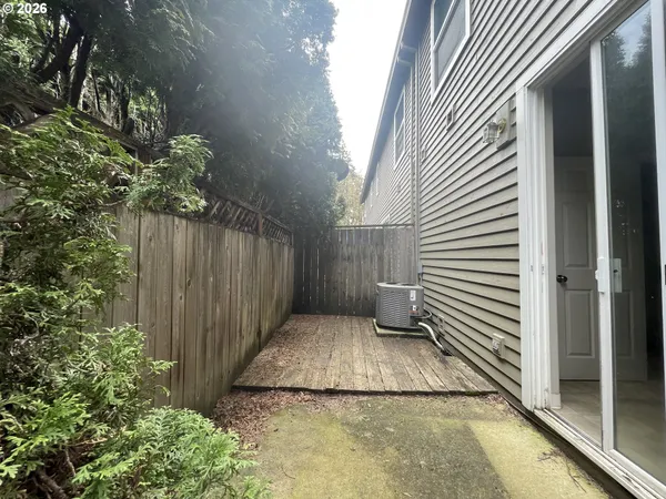 a view of a backyard with pathway