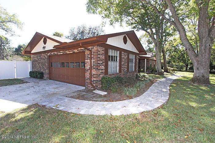 117 Vanderford Road North Orange Park, FL 32073 - Photo 21 of 23 Side entry 2 car garage