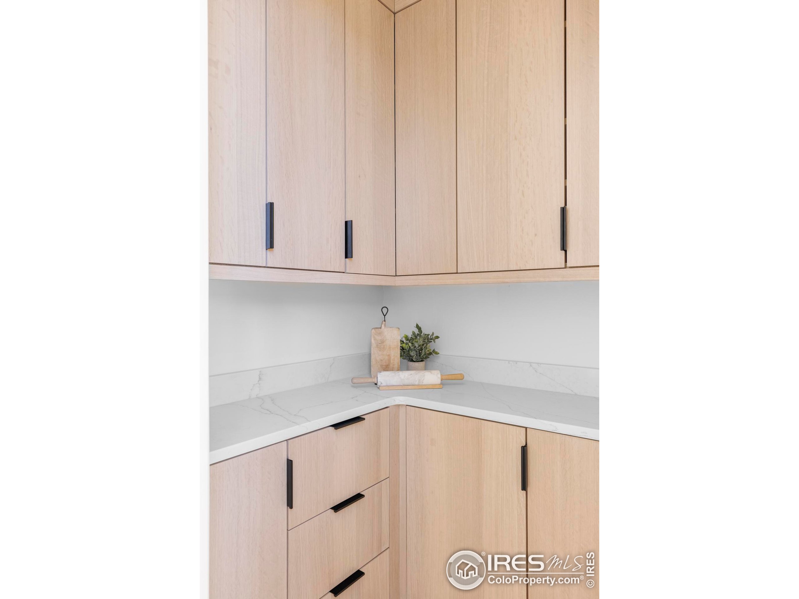 1575 Linden Drive Boulder, CO 80304 - Photo 19 of 39 a kitchen with a white cabinets