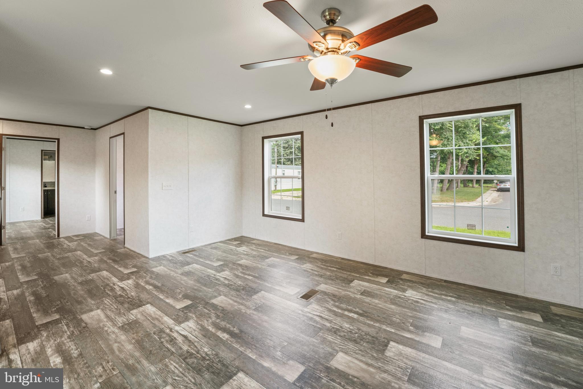 1920 South Delsea Drive, Unit 21 Vineland, NJ 08360 - Photo 7 of 22 Living Room