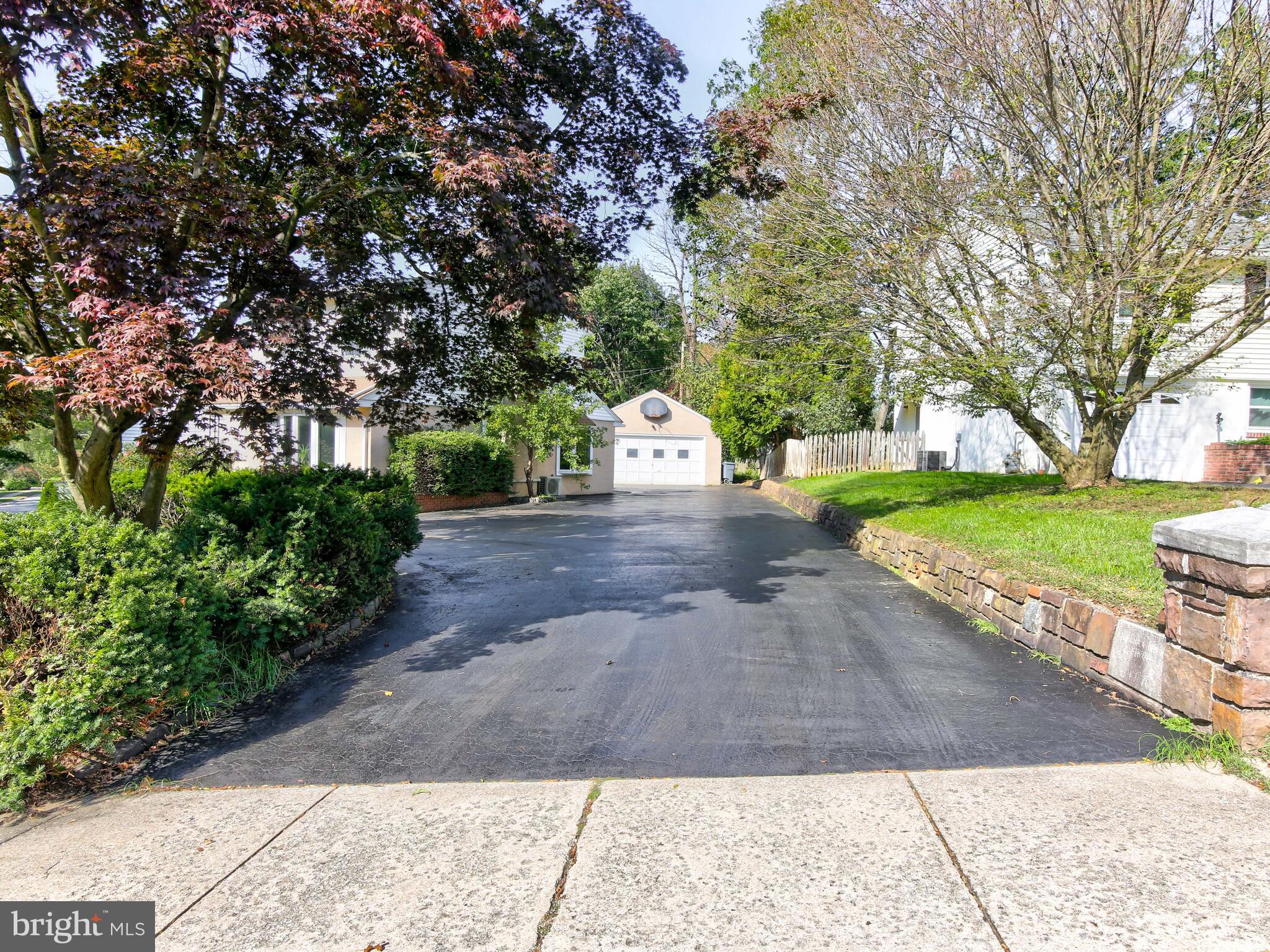 8 Donna Lane Wayne, PA 19087 - Photo 39 of 41 Flat driveway