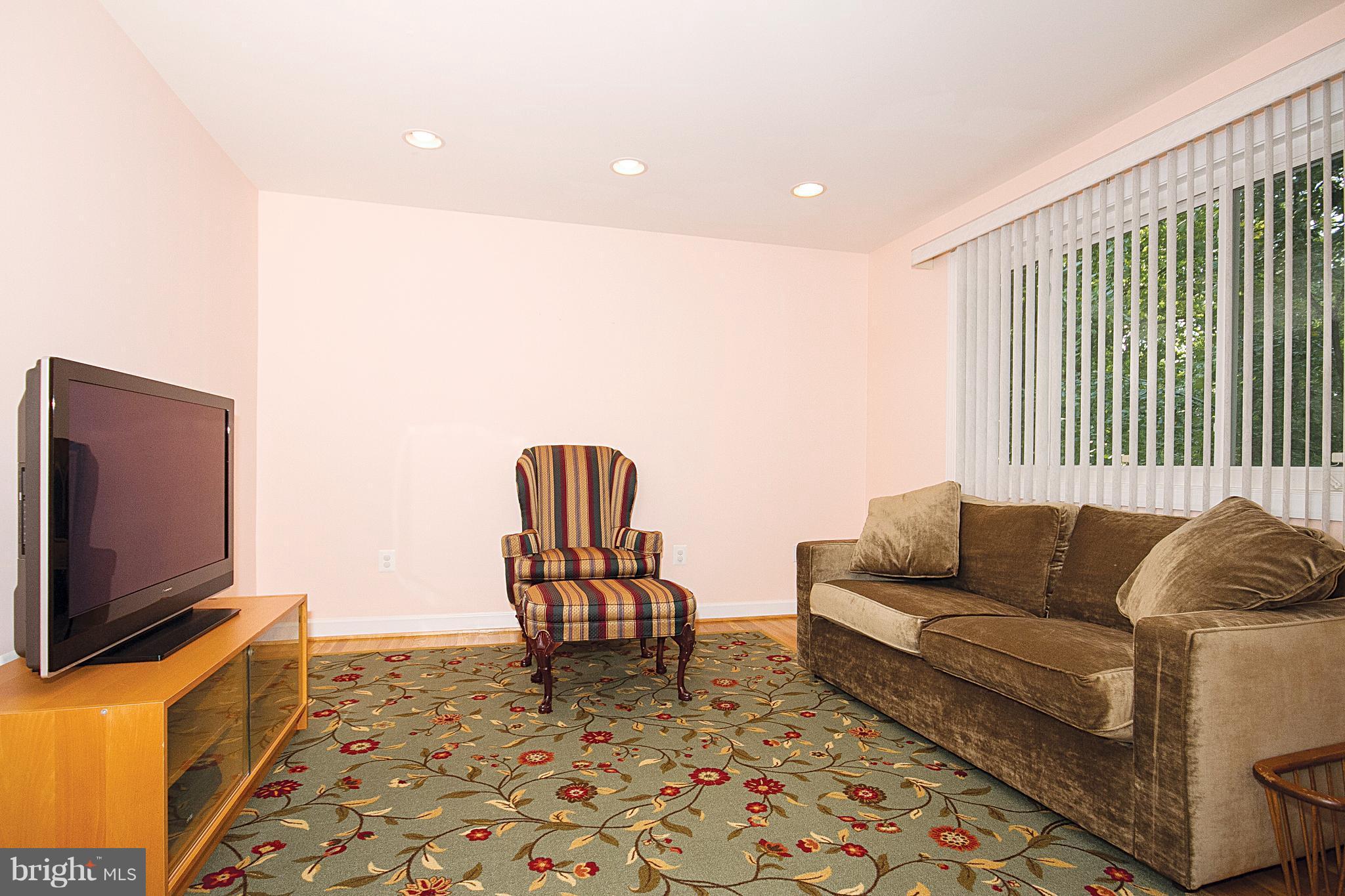 1820 Greenberry Road Baltimore, MD 21209 - Photo 7 of 30 Living room, Office, 5th bedroom