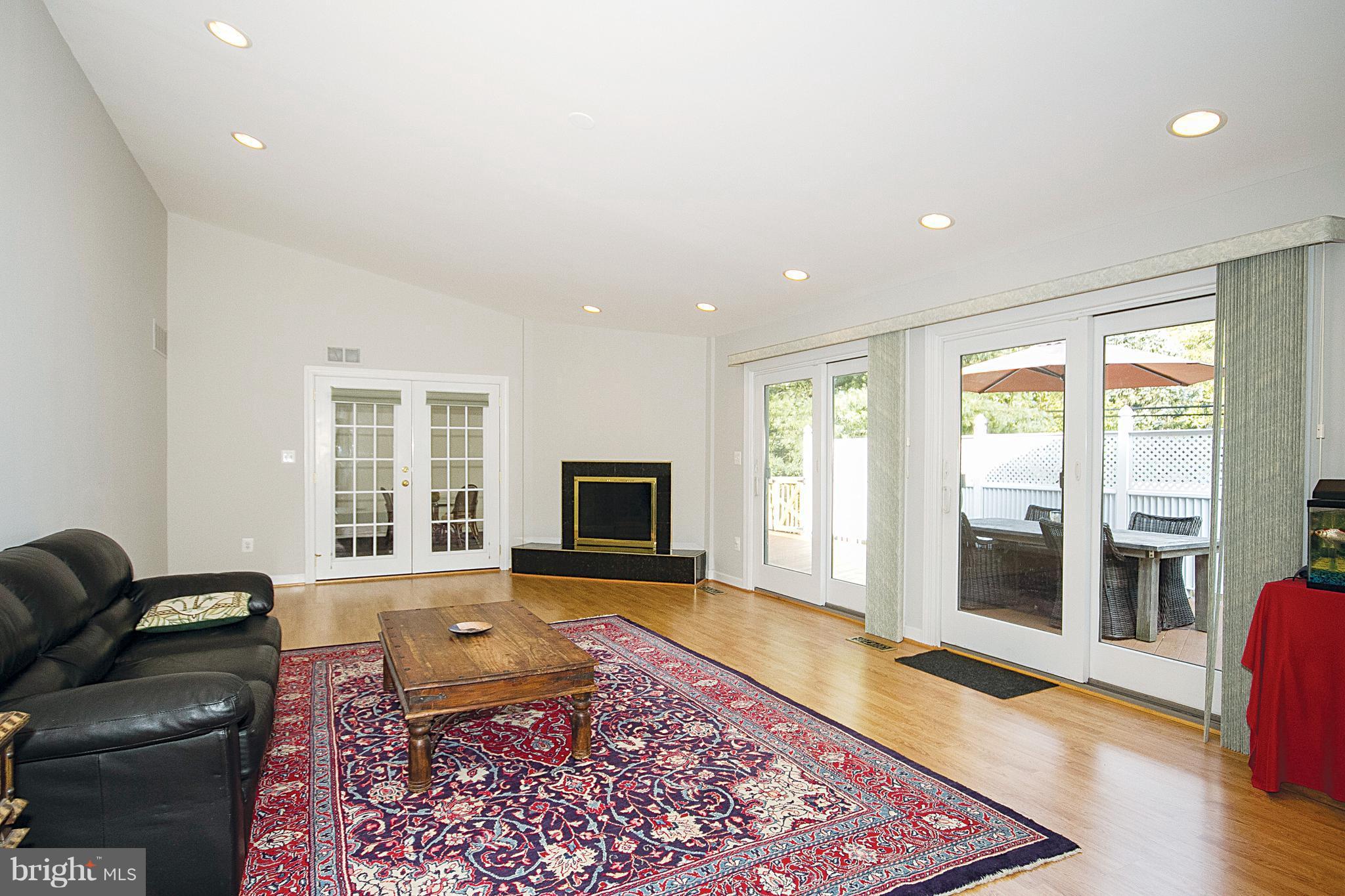 1820 Greenberry Road Baltimore, MD 21209 - Photo 9 of 30 Open and Inviting!