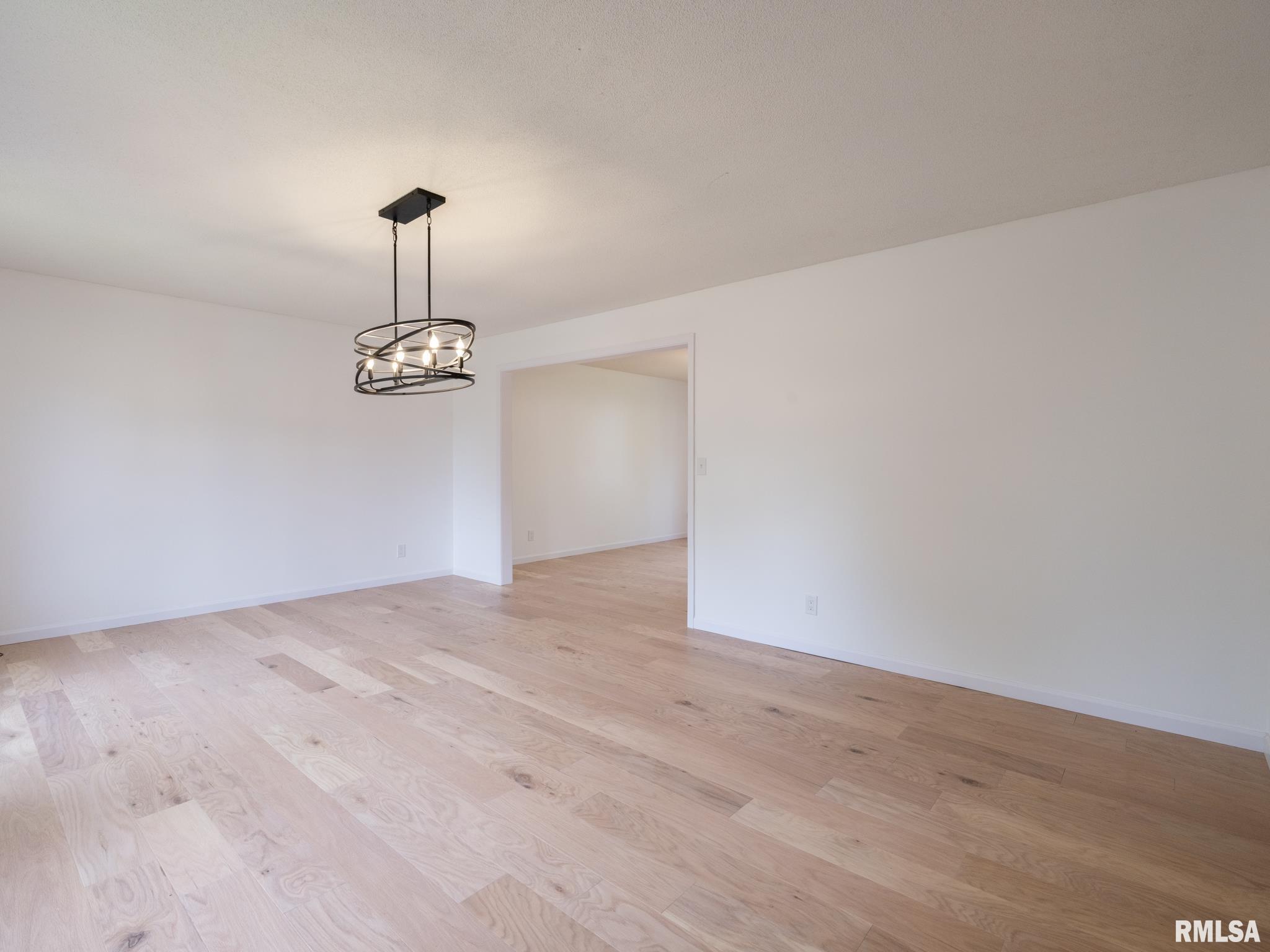 6607 North Camelot Road Peoria, IL 61615 - Photo 28 of 75