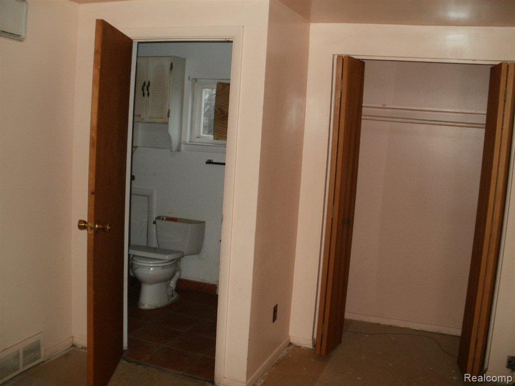 4234 Martin Road Warren, MI 48092 - Photo 17 of 24 PC200100.JPG