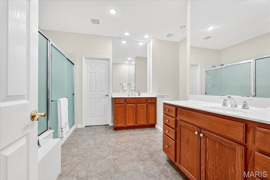 23 Sappington Villa Court St. Louis, MO 63126 - Photo 15 of 43