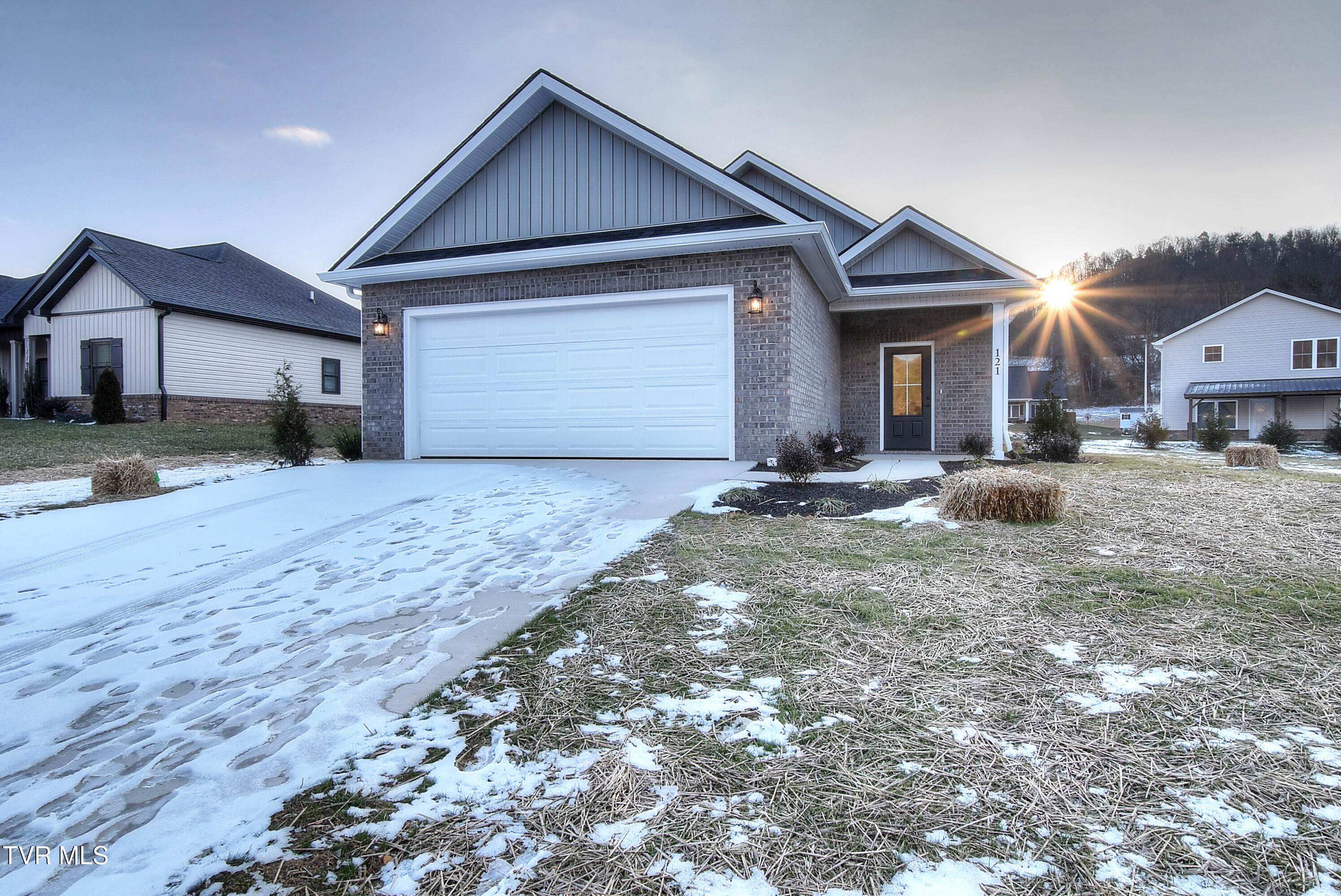 121 Ervin Loop Erwin, TN 37650 - Photo 2 of 29 1