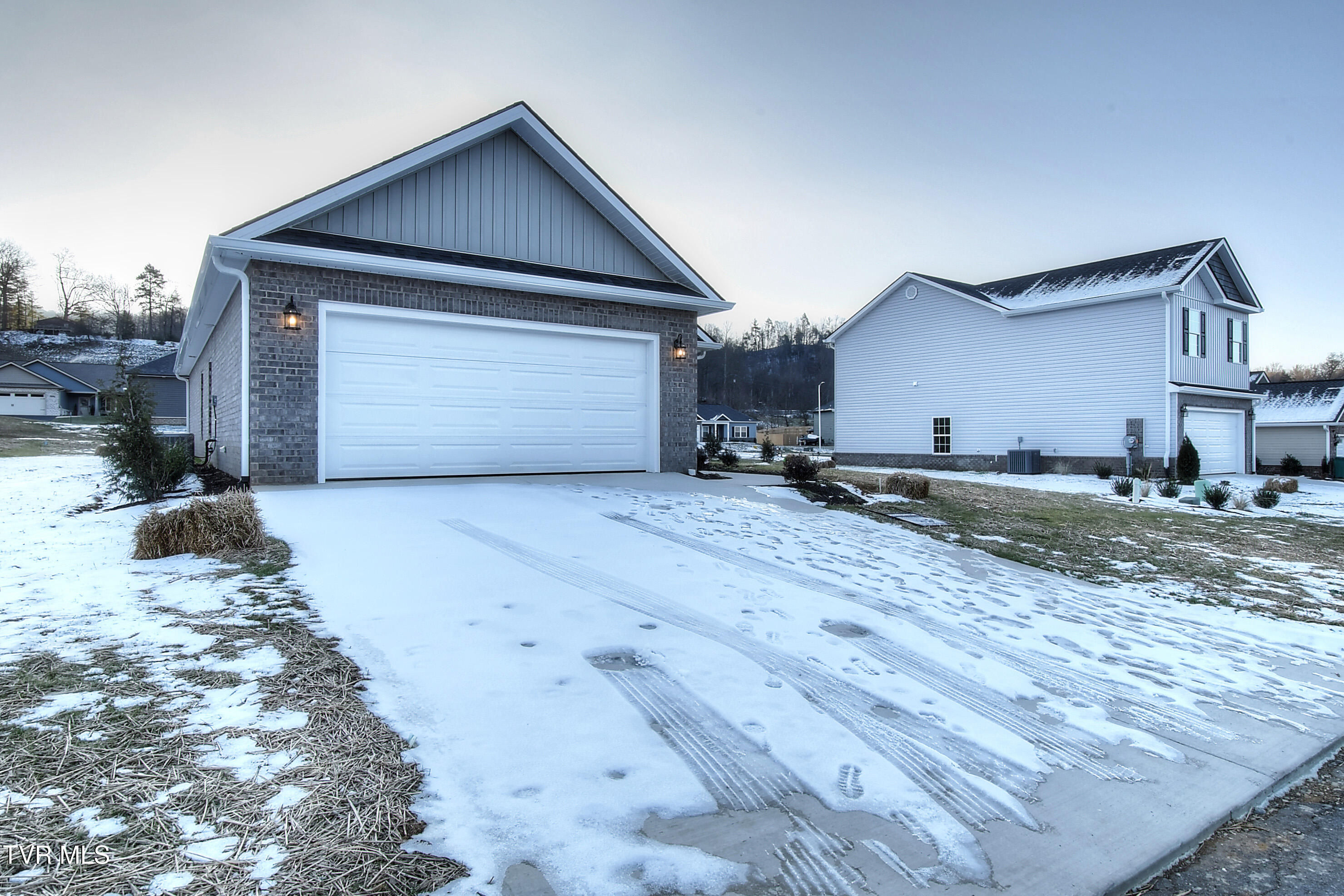121 Ervin Loop Erwin, TN 37650 - Photo 3 of 29 3
