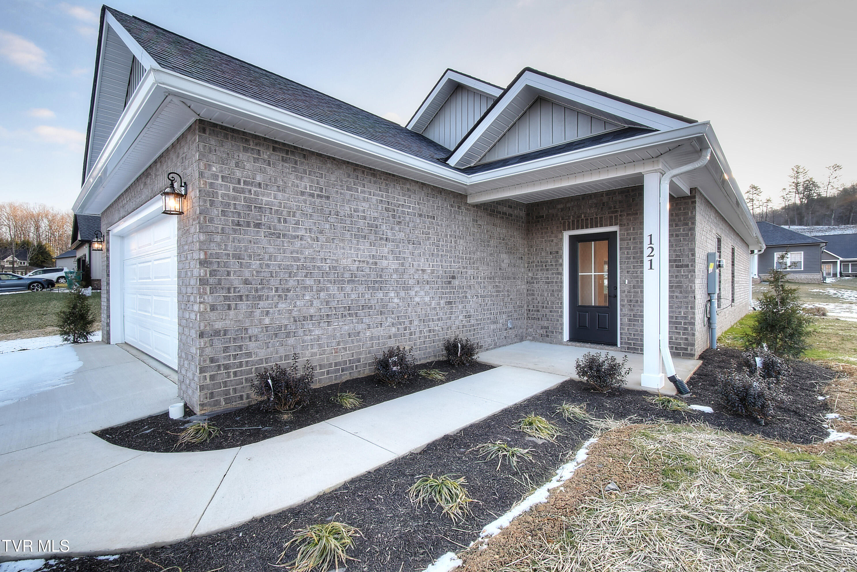 121 Ervin Loop Erwin, TN 37650 - Photo 4 of 29 4