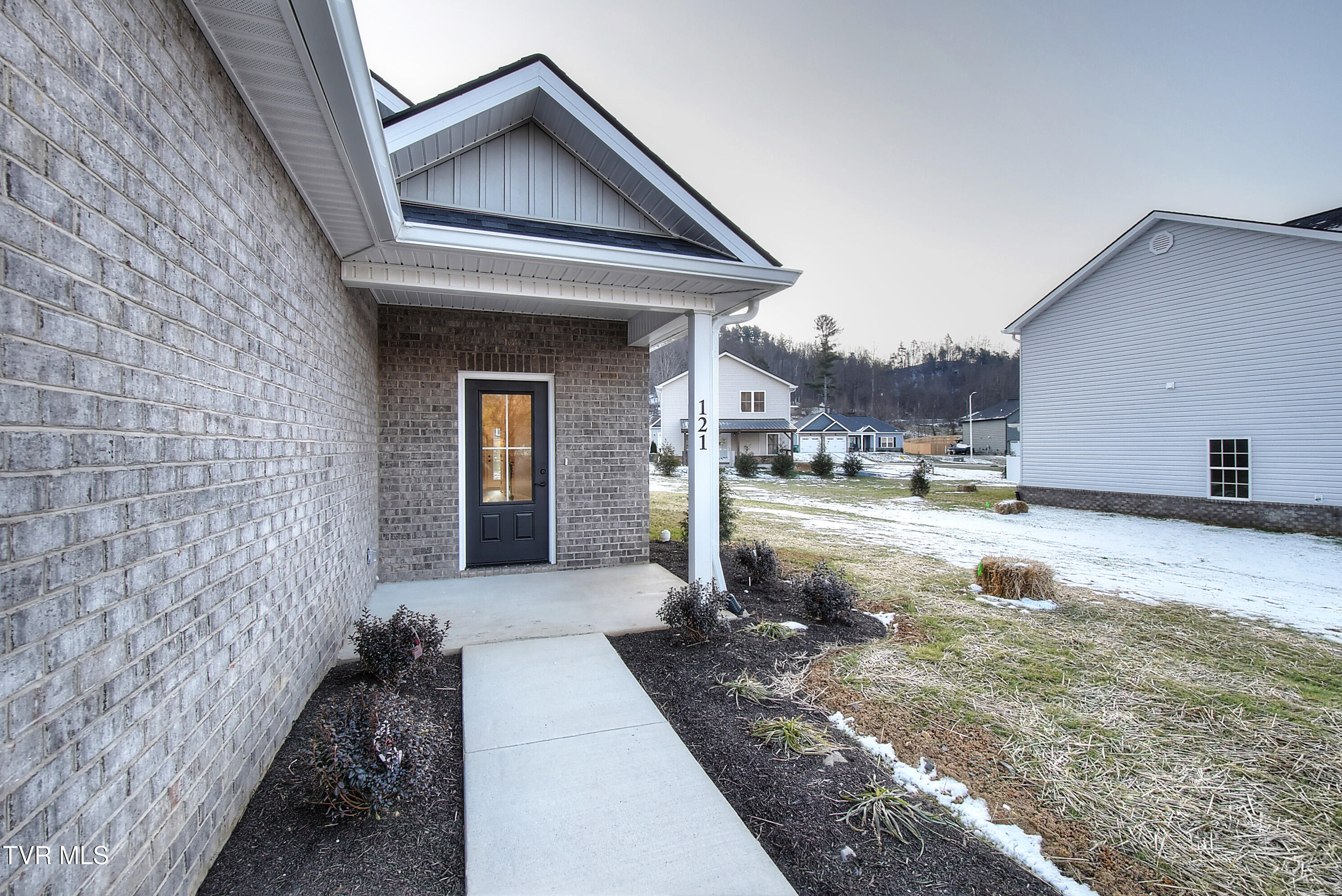 121 Ervin Loop Erwin, TN 37650 - Photo 5 of 29 5