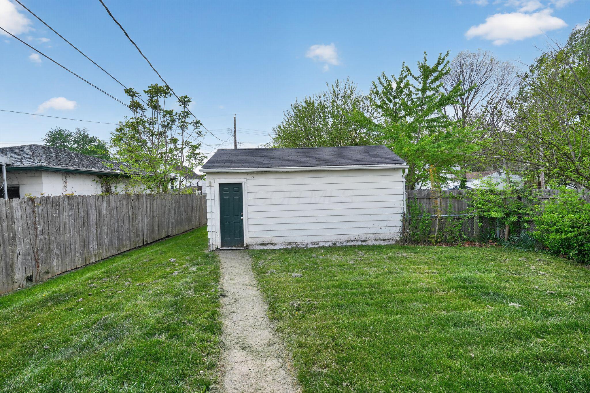 669 South Hampton Road Columbus, OH 43213 - Photo 7 of 28