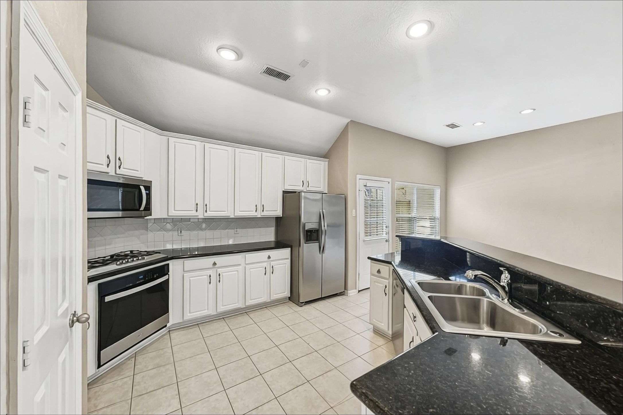 5 Paddock Pines Place Spring, TX 77382 - Photo 2 of 15