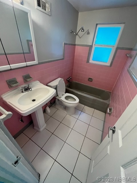795 Biro Drive Port Orange, FL 32129 - Photo 20 of 26 a bathroom with a sink and a mirror