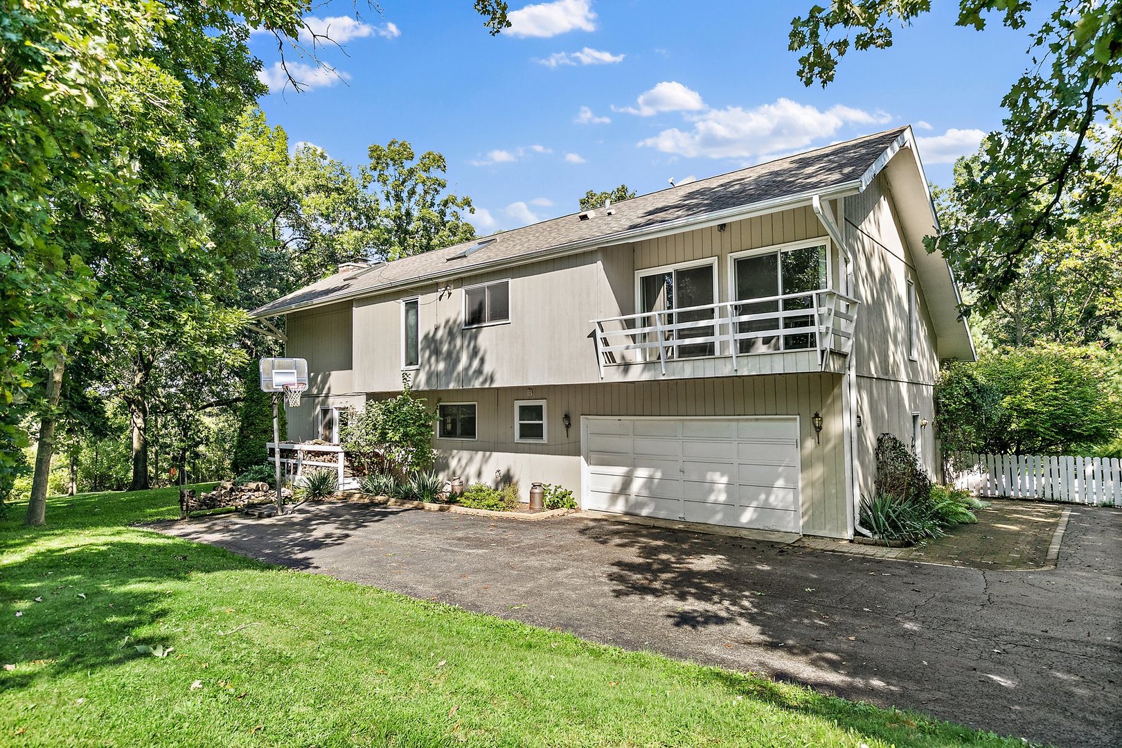 5305 North Ridgeway Road Ringwood, IL 60072 - Photo 1 of 27 a front view of a house with garden