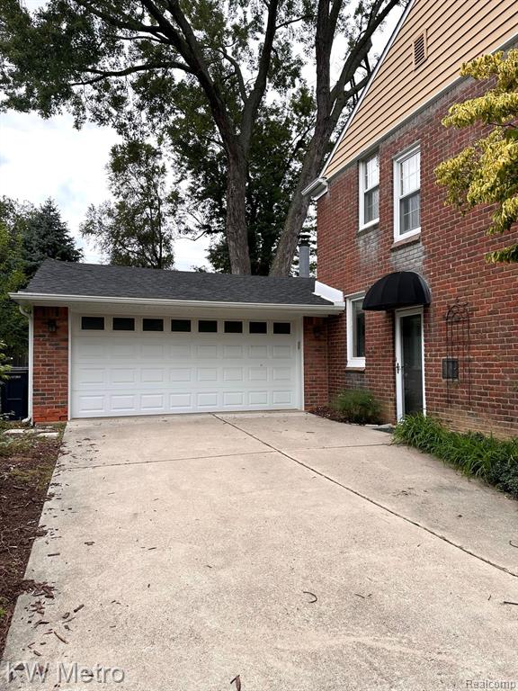 2724 Trafford Road Royal Oak, MI 48073 - Photo 2 of 22