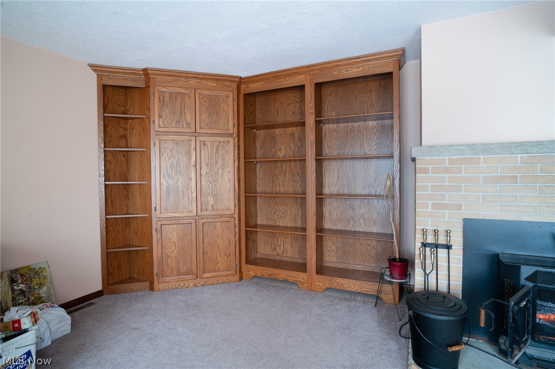 11 Pacific Road Northeast Carrollton, OH 44615 - Photo 21 of 46 Beautiful built-in shelves in the living room