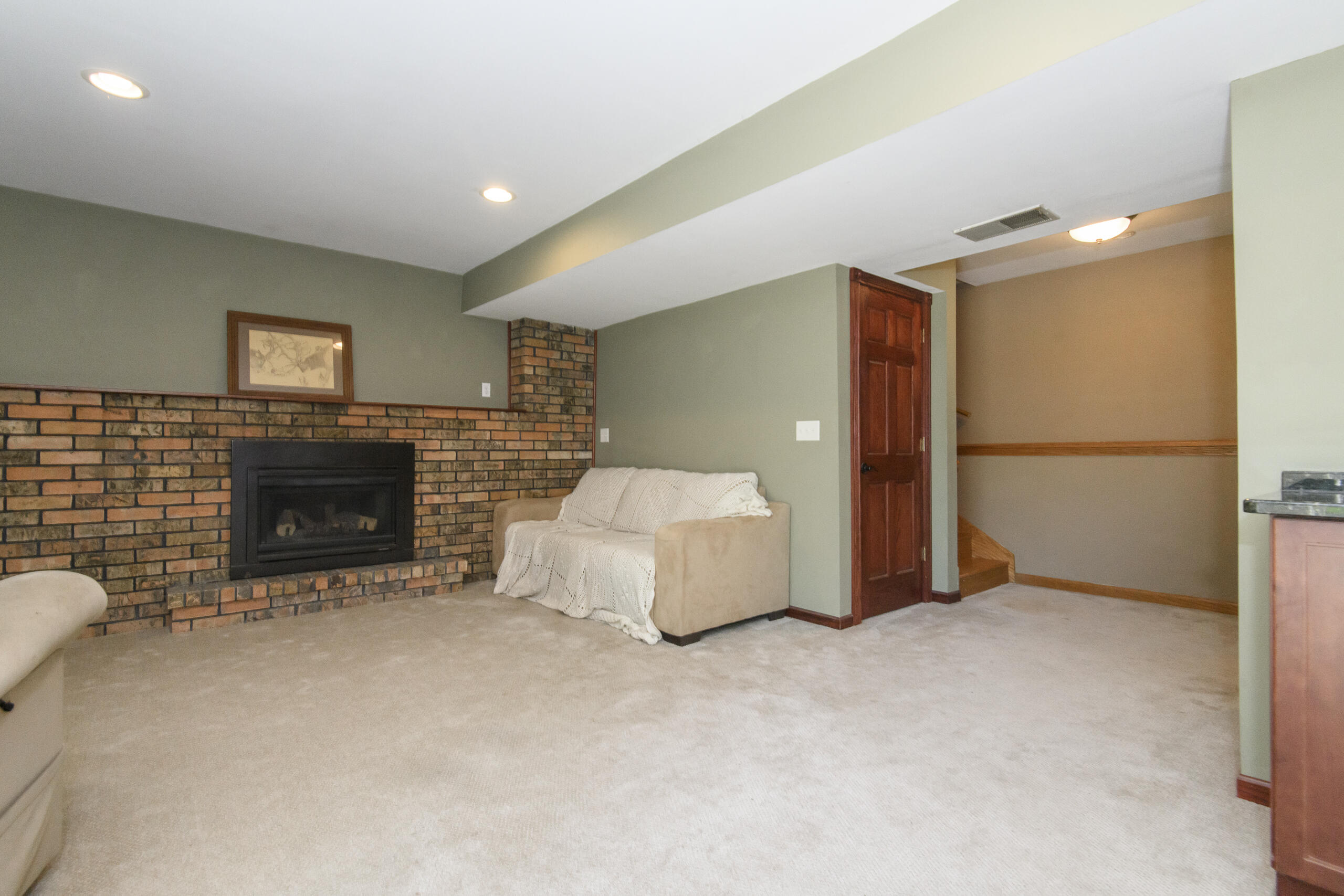 705 Fox Knoll Drive Rochester, WI 53185 - Photo 31 of 52 705 Fox Knoll-40