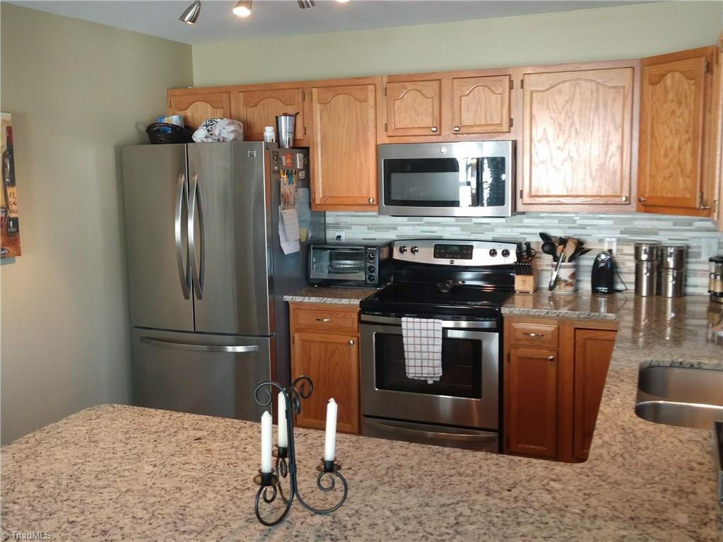 1773 Spring Path Trail Clemmons, NC 27012 - Photo 3 of 20 NEW GRANITE, WONDERFUL APPLIANCES, NICE LIGHTING