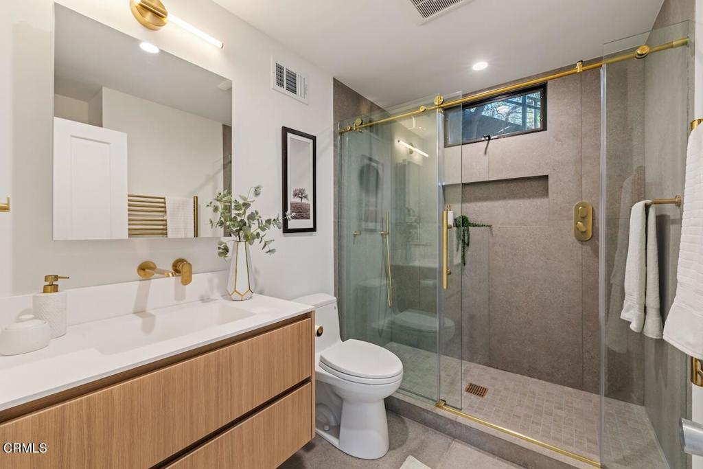 760 Laguna Road Pasadena, CA 91105 - Photo 19 of 40 Bathroom Downstairs