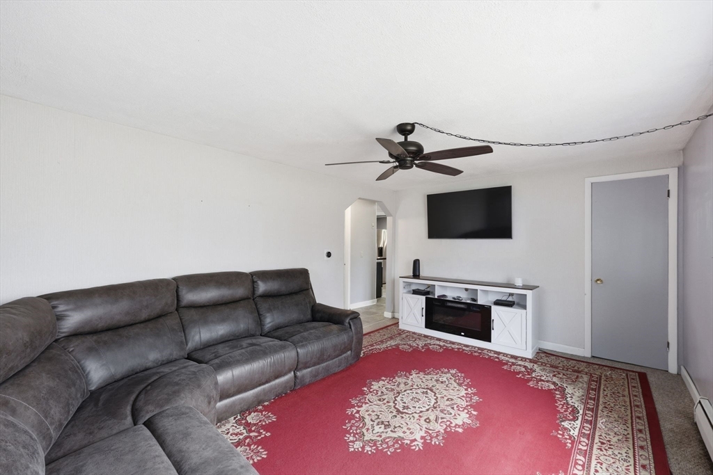 70 Warwick Road Chicopee, MA 01020 - Photo 13 of 36