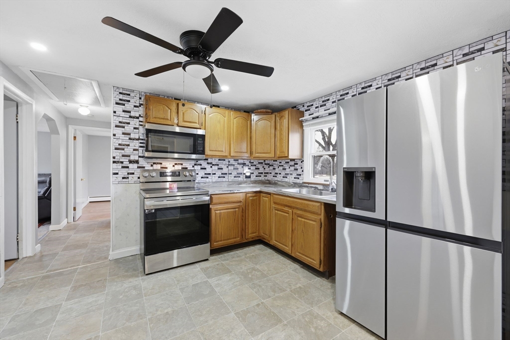 70 Warwick Road Chicopee, MA 01020 - Photo 2 of 36