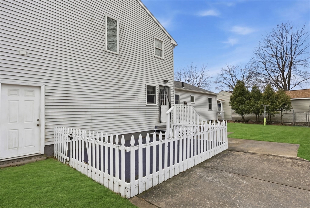 70 Warwick Road Chicopee, MA 01020 - Photo 28 of 36