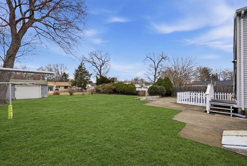 70 Warwick Road Chicopee, MA 01020 - Photo 34 of 36