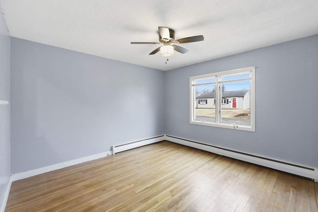 70 Warwick Road Chicopee, MA 01020 - Photo 8 of 36