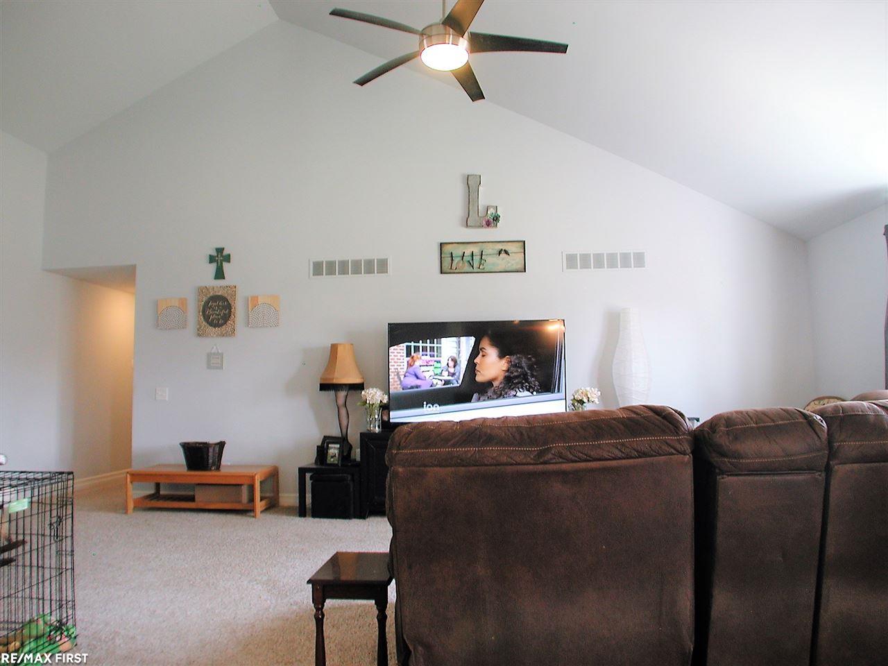 33600 Mulvey Road Fraser, MI 48026 - Photo 7 of 26 31344836-6.JPG